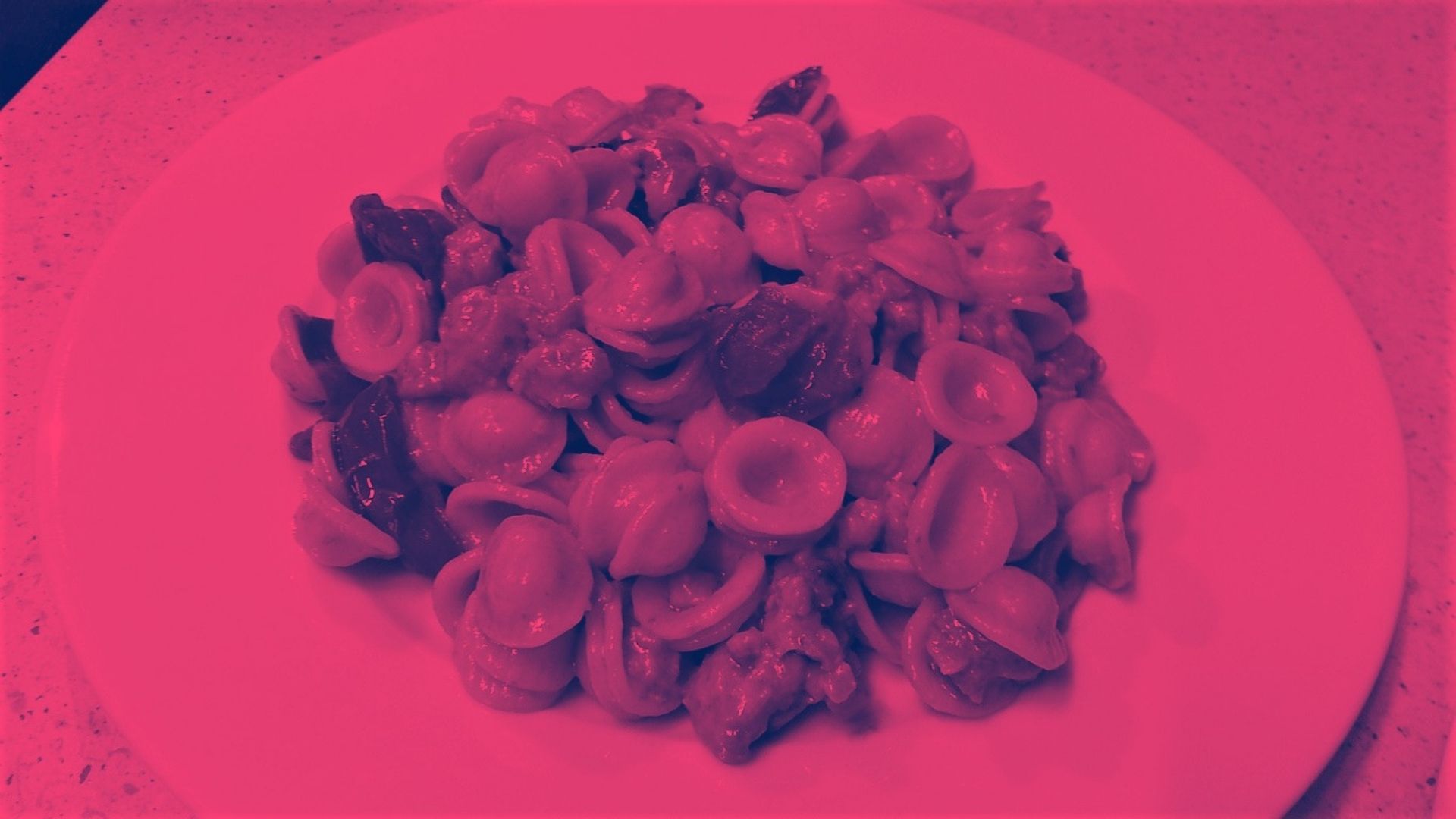 orecchiette con funghi e salsiccia